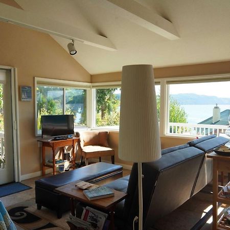 Idyllic Waterfront Cottage With Beach And Sunset Views Port Townsend Exteriör bild