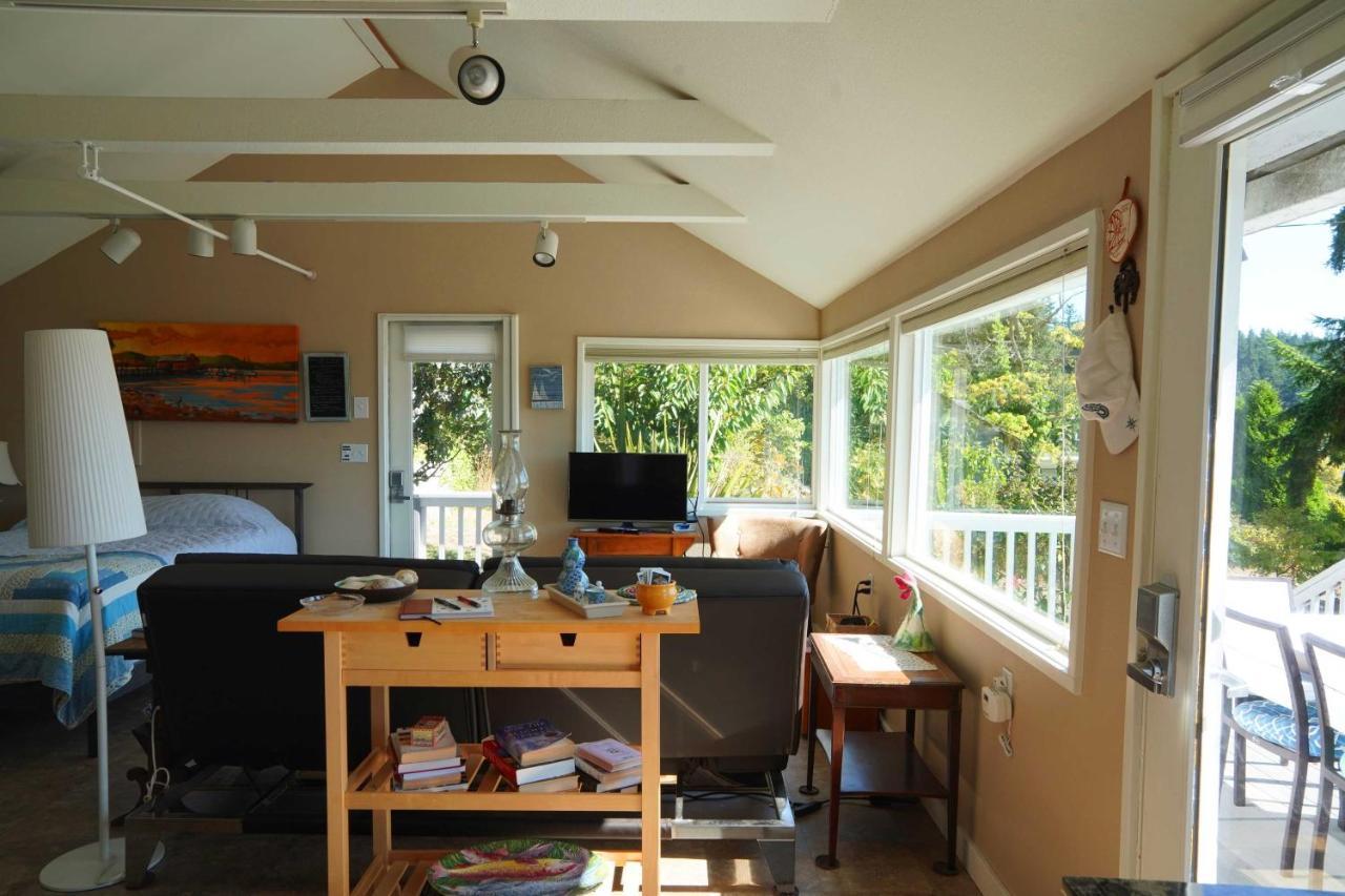 Idyllic Waterfront Cottage With Beach And Sunset Views Port Townsend Exteriör bild
