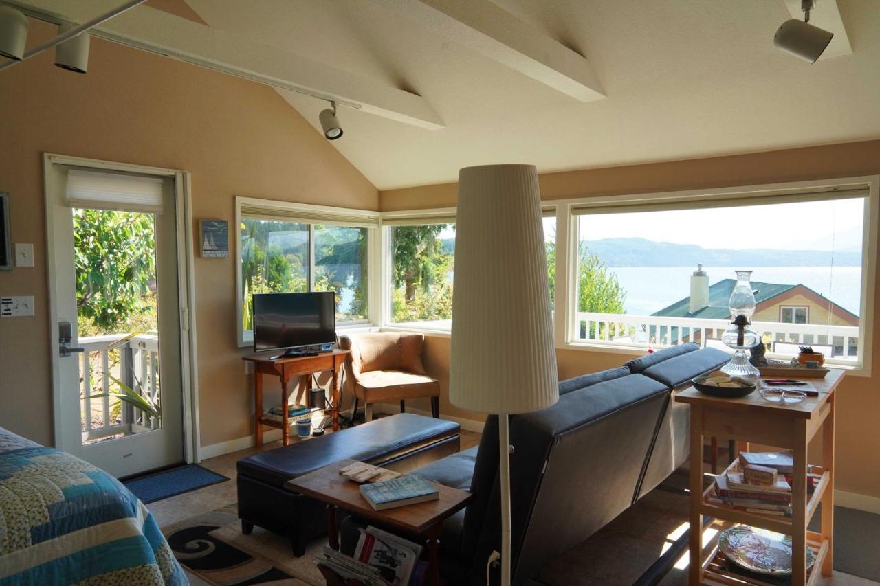 Idyllic Waterfront Cottage With Beach And Sunset Views Port Townsend Exteriör bild